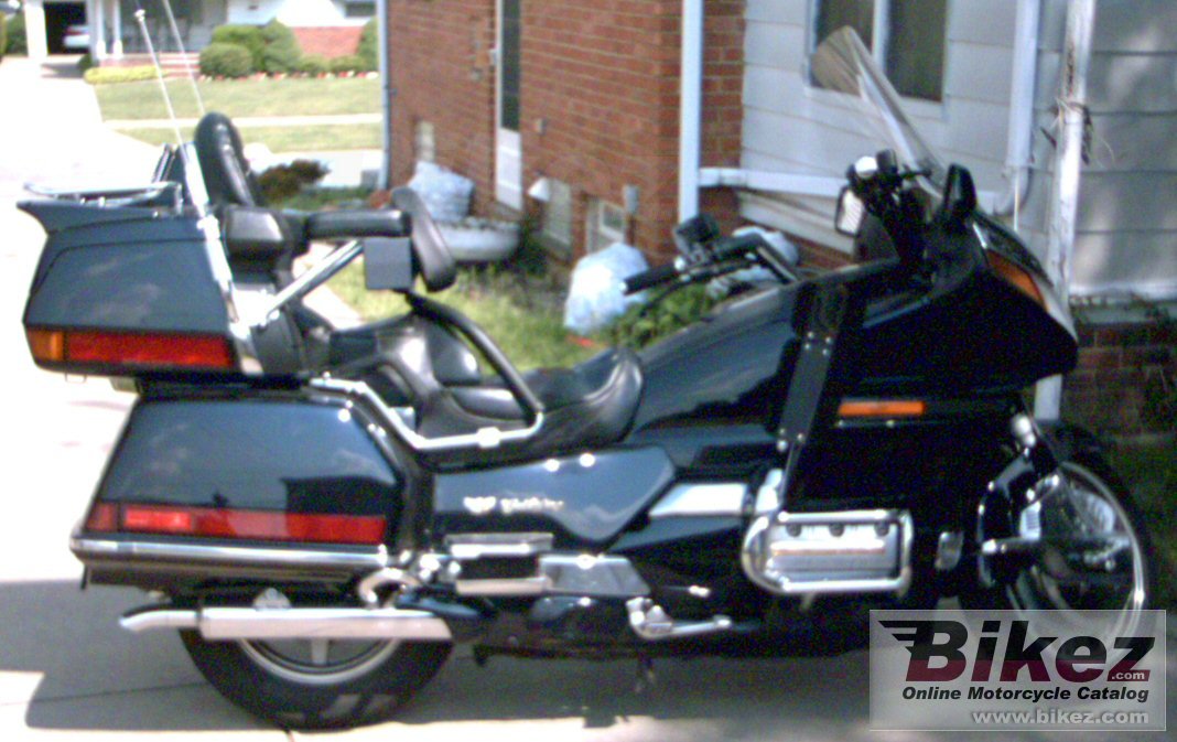 Big Randy Angel gl 1500 gold wing se picture and wallpaper from Bikez.com